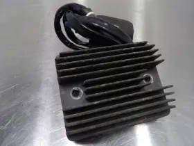31600-mcz-d11 Honda 02-07 Hornet 919 Cb900f Voltage Regulator Rectifier