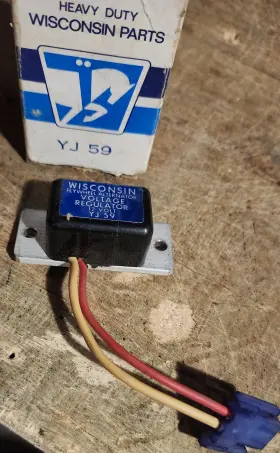Yj-59 Wisconsin Flywheel Alternator Voltage Regulator 12 Volt New Old Stock