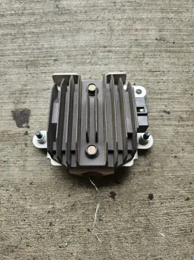 5vx-81960-00-00 Yamaha 5xv-81960-00-00 04-09 Fzs600 Fz6 Voltage Regulator Rectifier