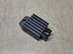 Sh582-12 Yamaha Voltage Regulator Rectifier Tw200 1987 Sh582-12 Yamaha Voltage Regulator Rectifier Tw200 1987